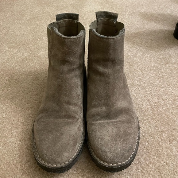 Vince Suede Chelsea Boot - Picture 3 of 8